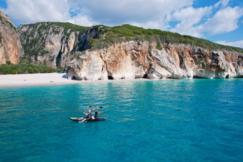 Ivan Vacke & Martina Lovecká: Albánie pod kůží